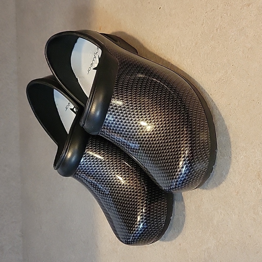 Anywear shoes size 7